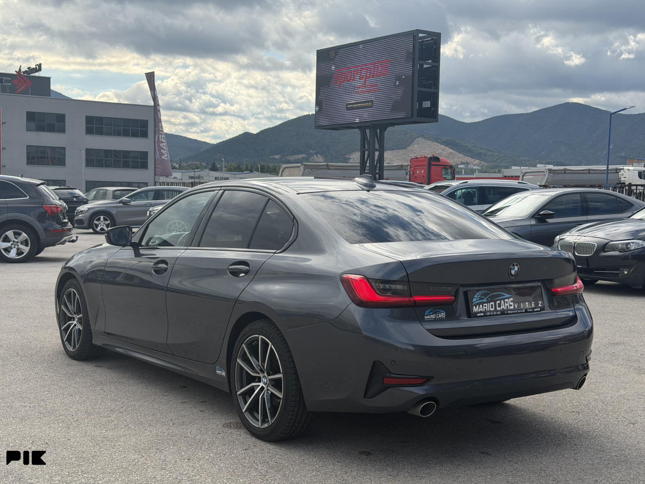 BMW 318 2.0 Dizel Automatik registriran do 18.03.2027. 160 000 km
