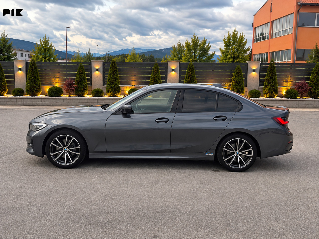 BMW 318 2.0 Dizel Automatik registriran do 18.03.2027. 160 000 km