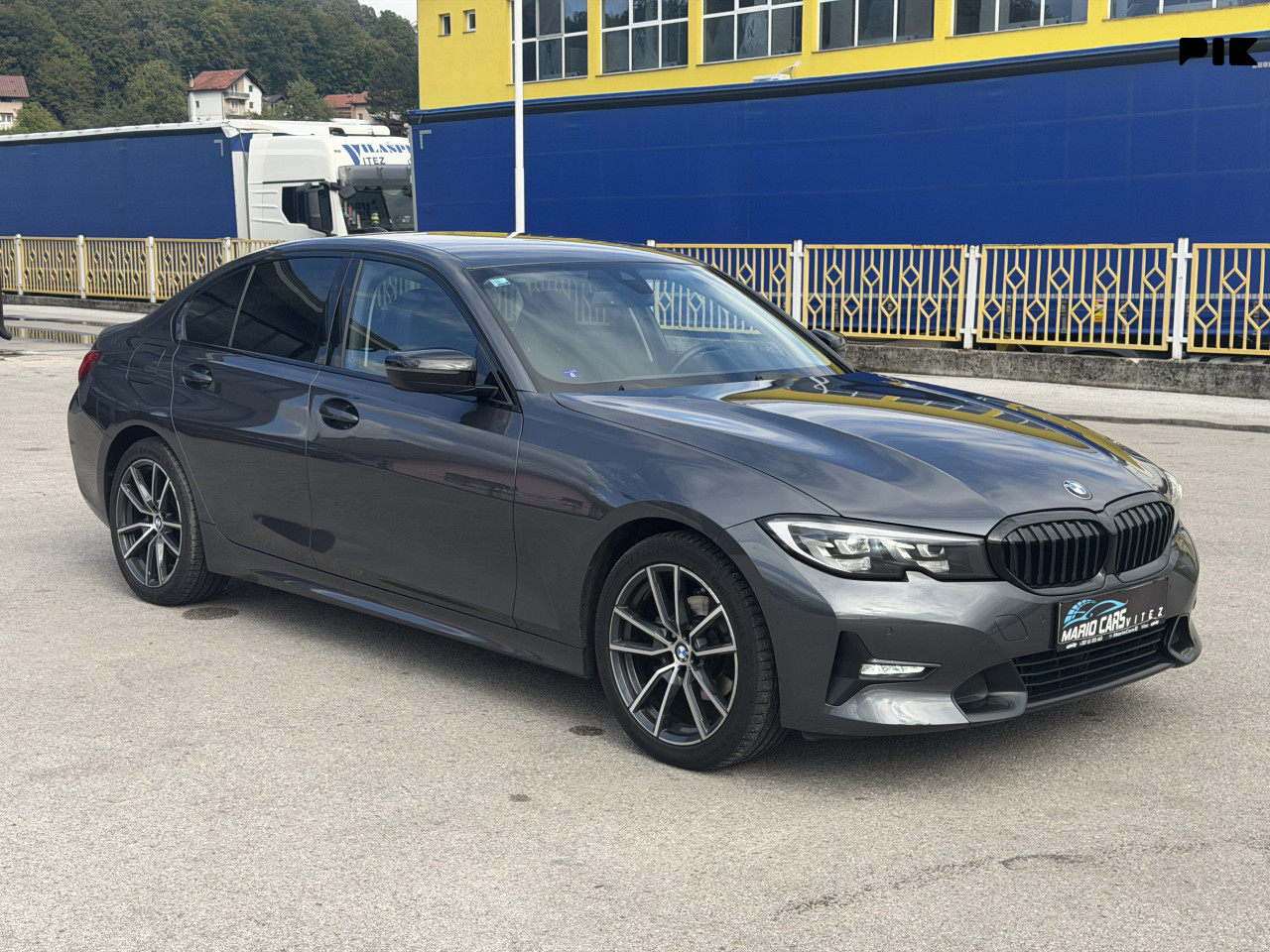 BMW 318 2.0 Dizel Automatik registriran do 18.03.2027. 160 000 km