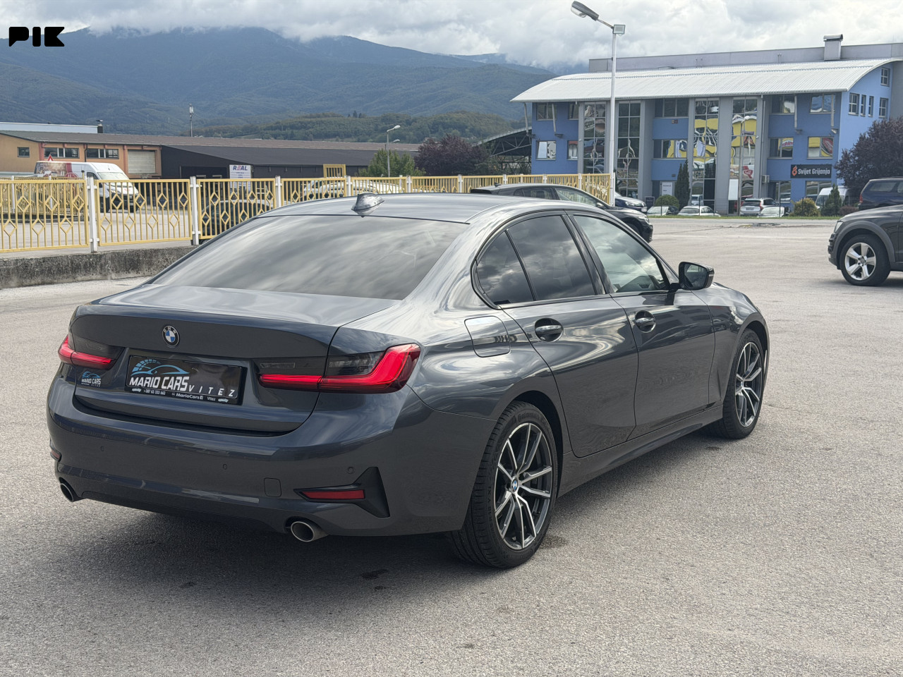 BMW 318 2.0 Dizel Automatik registriran do 18.03.2027. 160 000 km