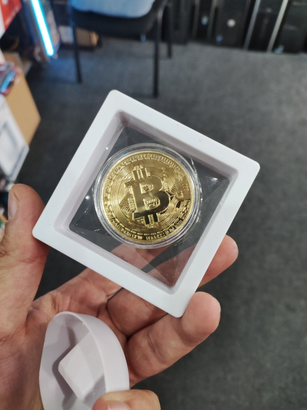 bitcoin / ethereum suvenir s postoljem