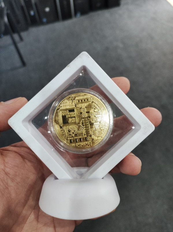bitcoin / ethereum suvenir s postoljem