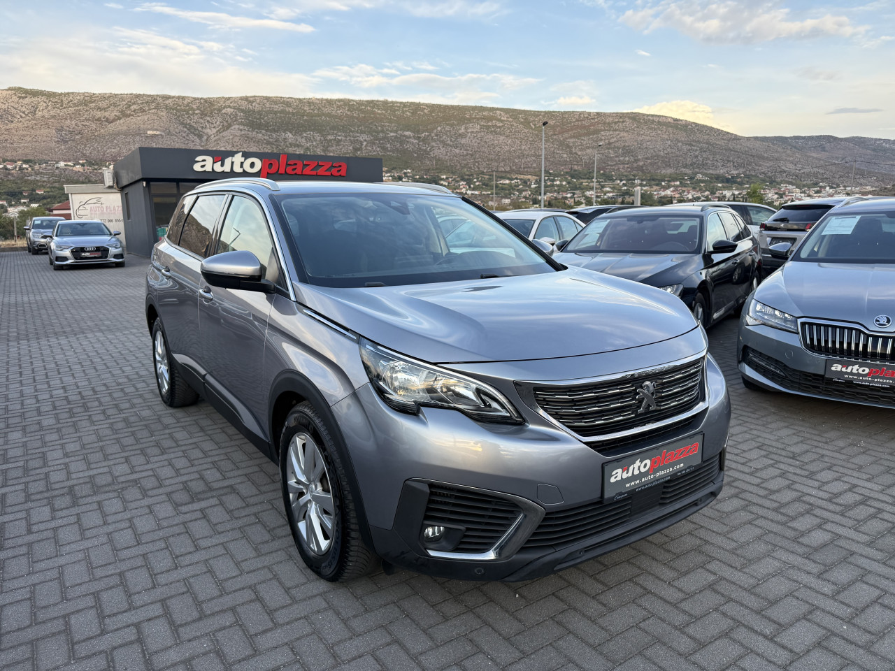 PEUGEOT 5008 1.5 BlueHDI ALLURE SPORT VIRTUAL COCKPIT