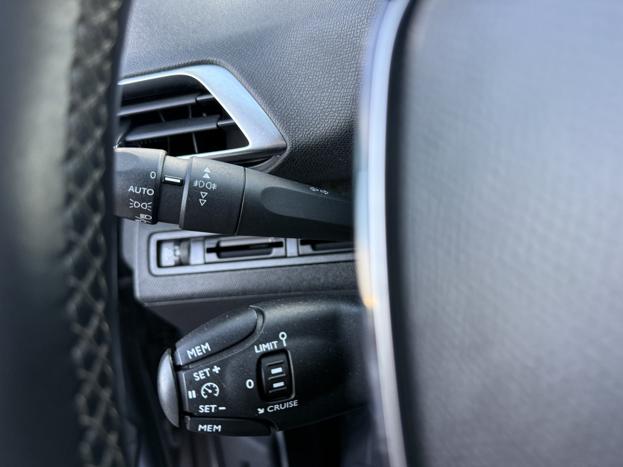 PEUGEOT 5008 1.5 BlueHDI ALLURE SPORT VIRTUAL COCKPIT