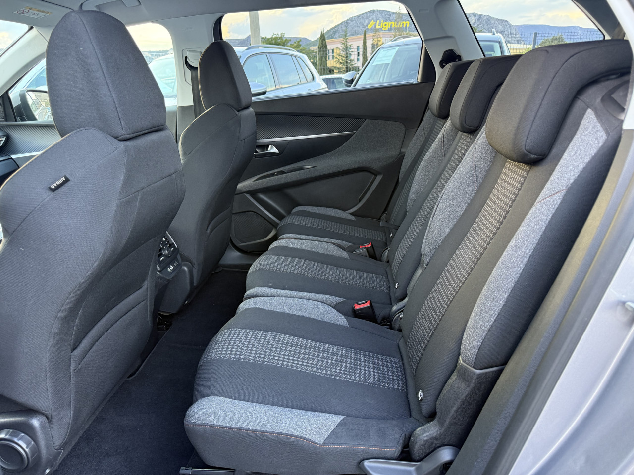 PEUGEOT 5008 1.5 BlueHDI ALLURE SPORT VIRTUAL COCKPIT