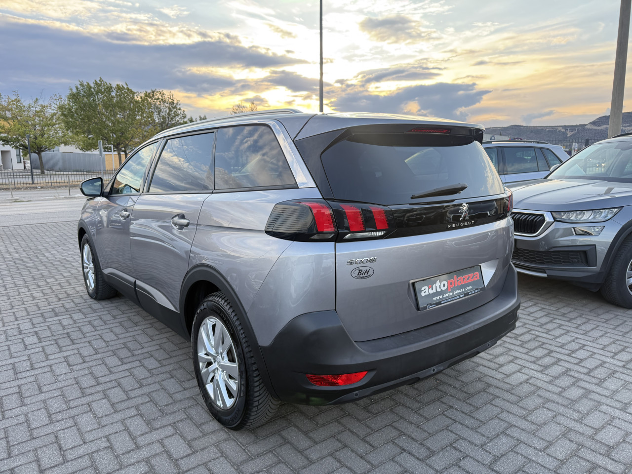 PEUGEOT 5008 1.5 BlueHDI ALLURE SPORT VIRTUAL COCKPIT