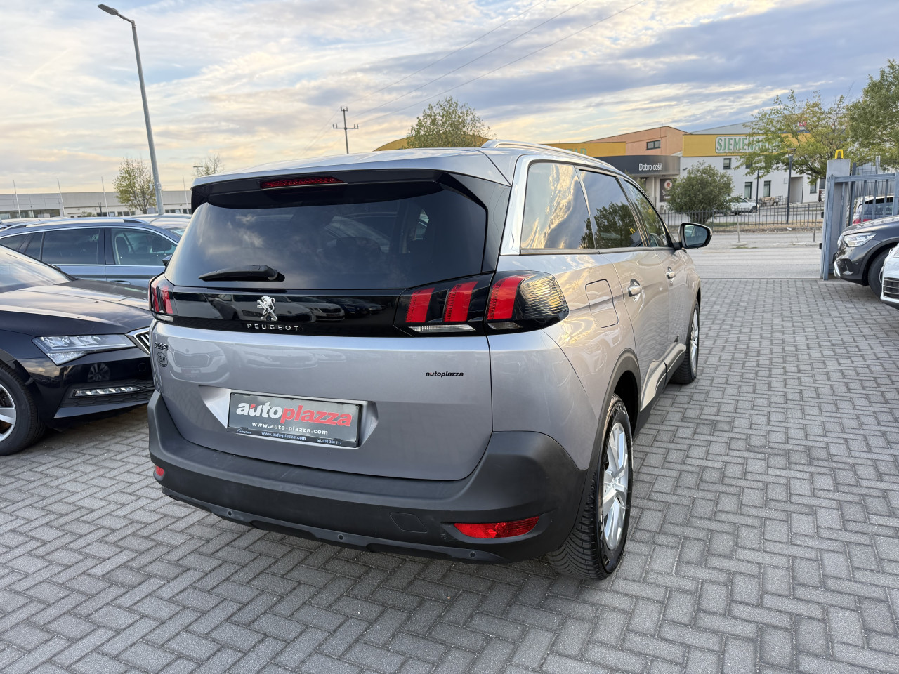 PEUGEOT 5008 1.5 BlueHDI ALLURE SPORT VIRTUAL COCKPIT