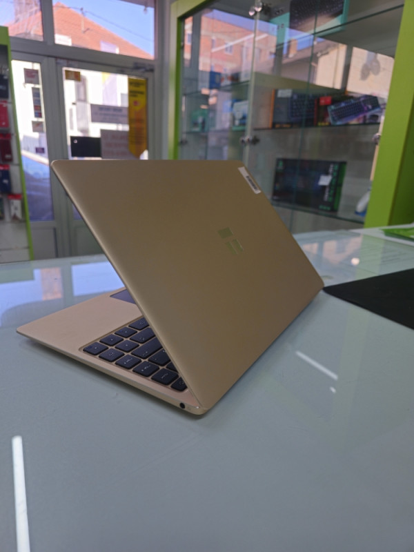 TrekStor Primebook P13 i5 / 8GB RAM / 240GB SSD