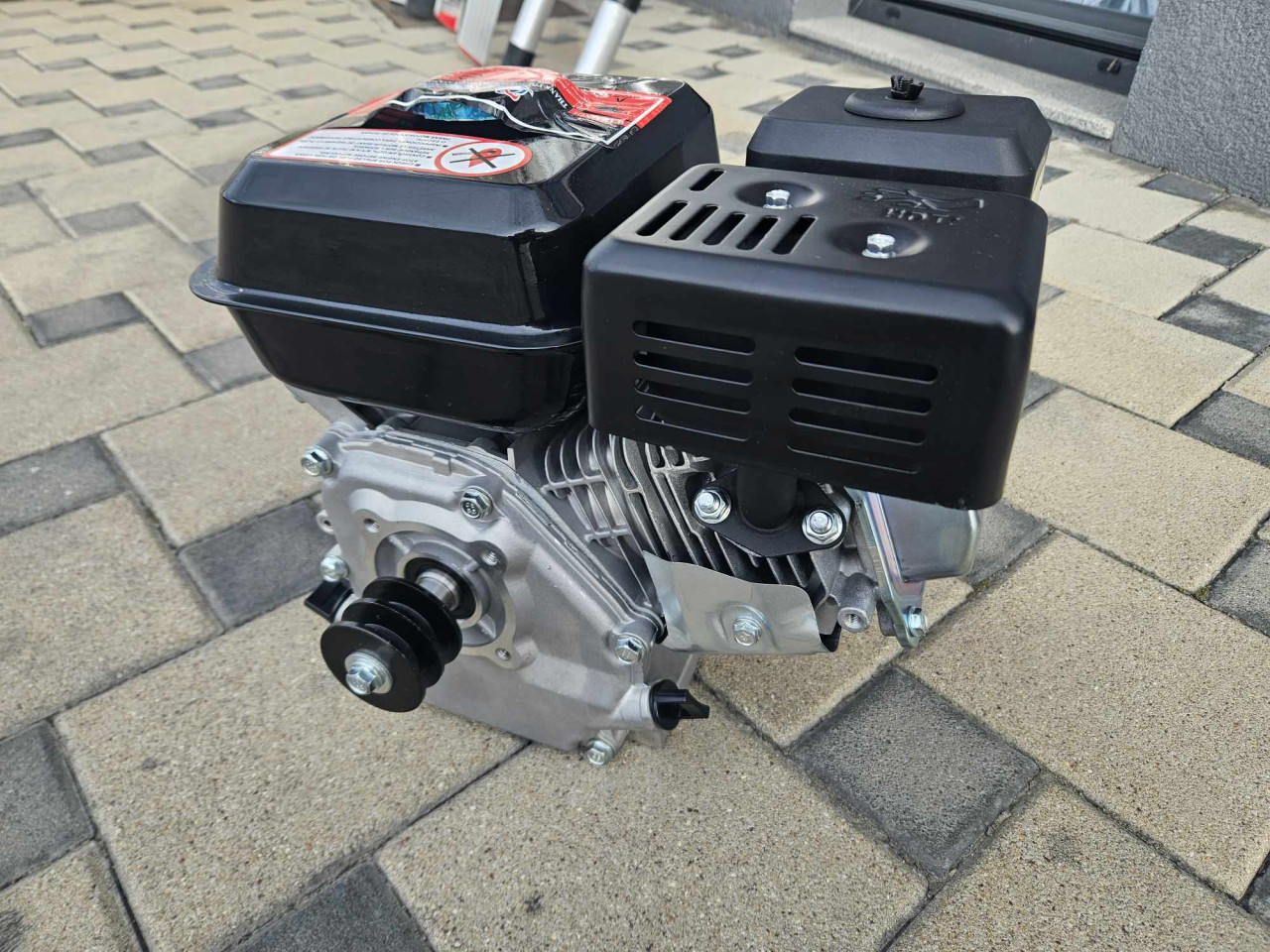 UNIVERZALNI BENZINSKI ZAMJENSKI ZABU FREZU KULTIVATOR MOTOR