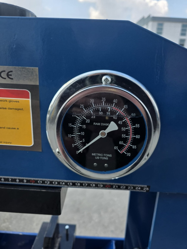 PRESA HIDRAULICNA MOTORNA ELEKTRICNA 30T