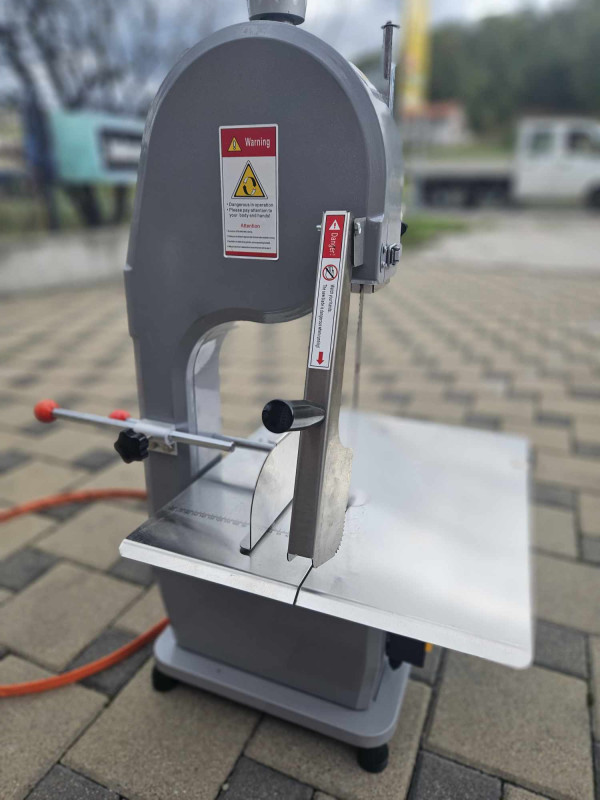 MASINA ZA REZANJE KOSTIJU KOSTI MESO MESA
