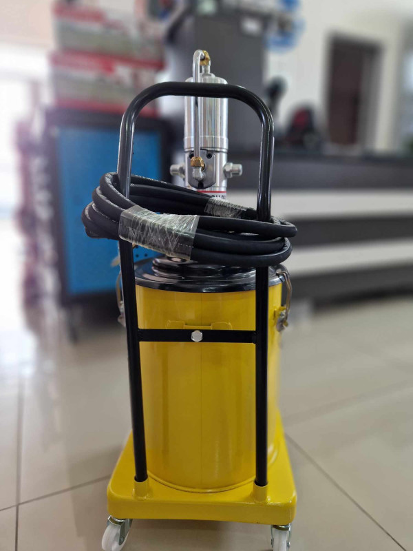 PNEUMATSKA MAZALICA 20L MASINA ZA PODMAZIVANJE