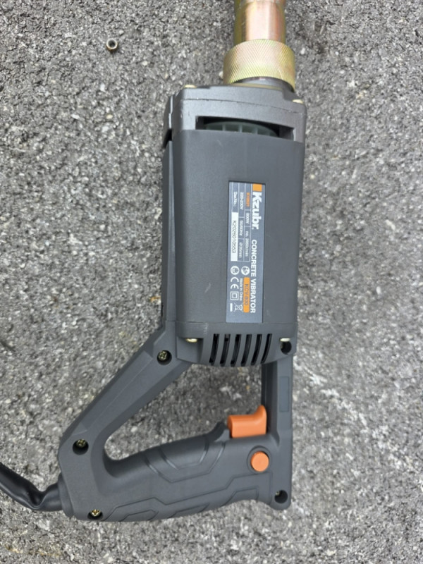 VIBRATOR ZA BETON KZUBR KCV-800 800W 1 m