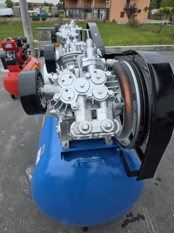 KOMPRESOR ZA ZRAK 2X4 KLIPA 1000L PROTOK 2X1050L 12.5 BARI NEWISI