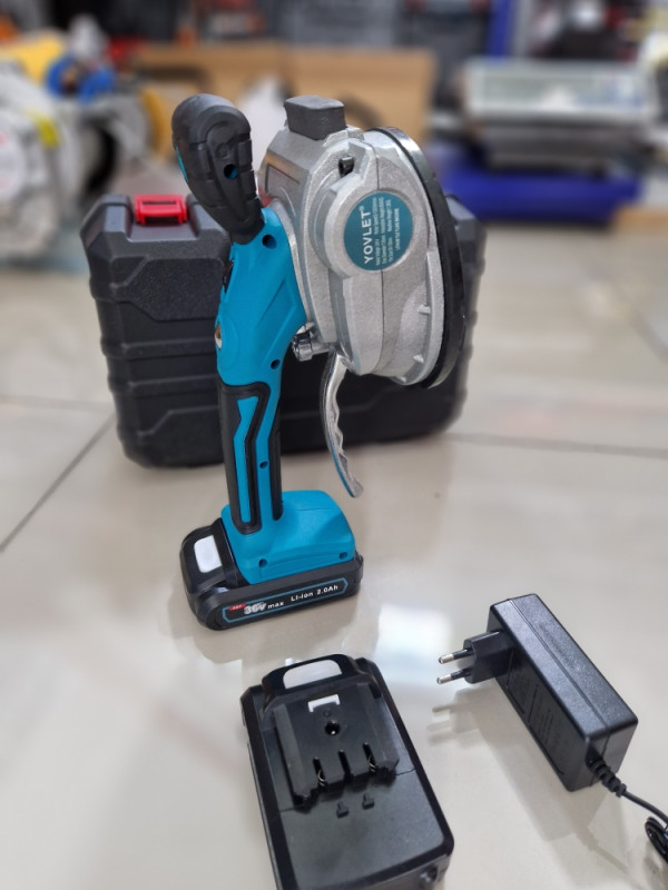 AKU VIBRATOR ZA PLOCICE vakum alat za keramiku