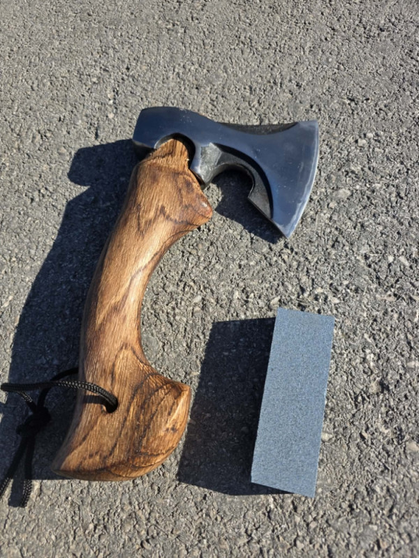 SIKIRA SEKIRA SJEKIRA SA KAMENOM ZA OSTRENJE RUCNI RAD 27CM
