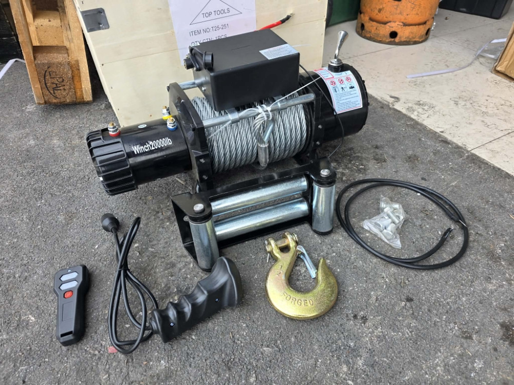 VITLO 12000LB CEKRK ZA LABUDIZU DZIP KAMION