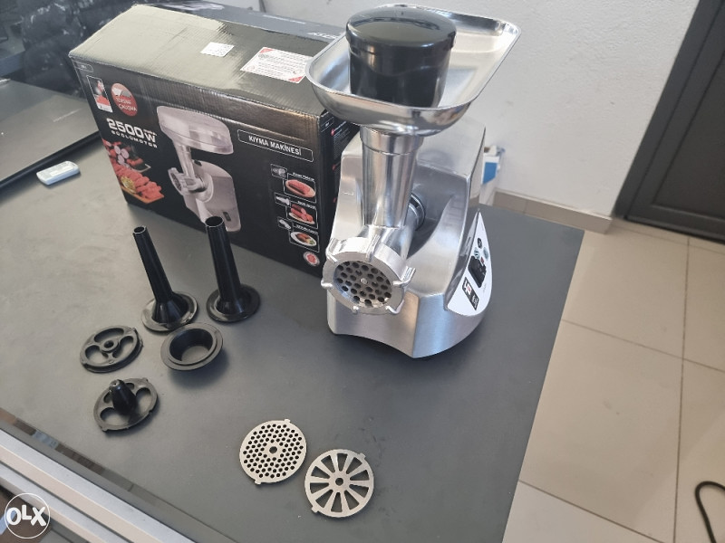 MASINA ZA MLJEVENJE MESA INDUSTRIJSKA 2500W
