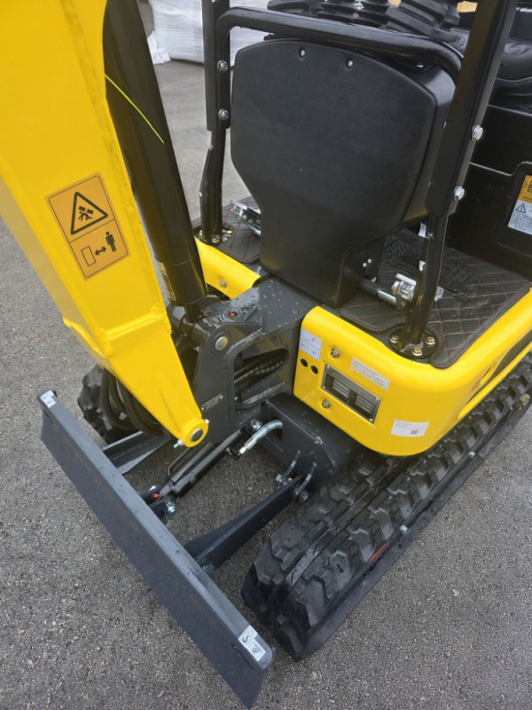 BAGER RIPPA ROVOKOPAC R319 DIZEL 1000KG 1T