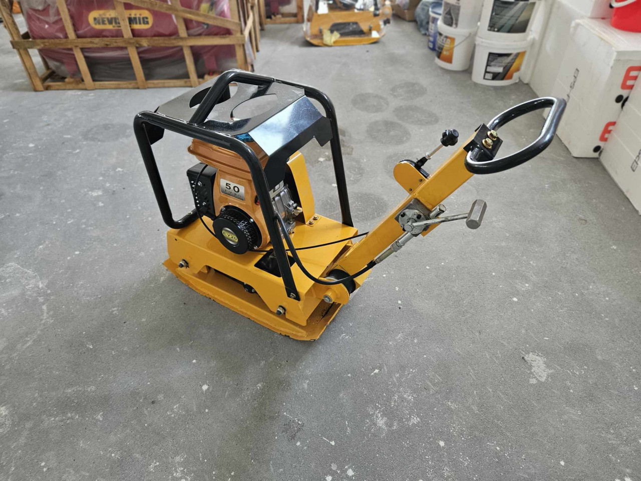 VIBRO PLOCA ZABA ZA NABIJANJE TERENA SA RIKVERCOM