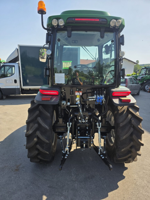 TRAKTOR TAVOL TL704 70KS SA KABINOM KOMPRESOR RADIJALNE GUME KLIM