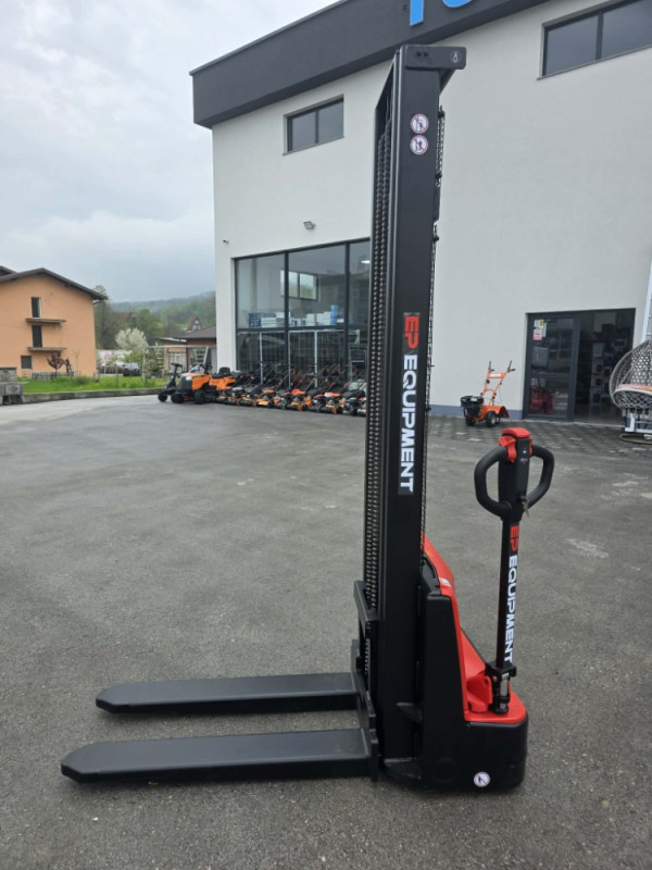 ELEKTRICNI VILJUSKAR PALETAR 3.9 EQUIPMENT DS3 1500KG STAKER