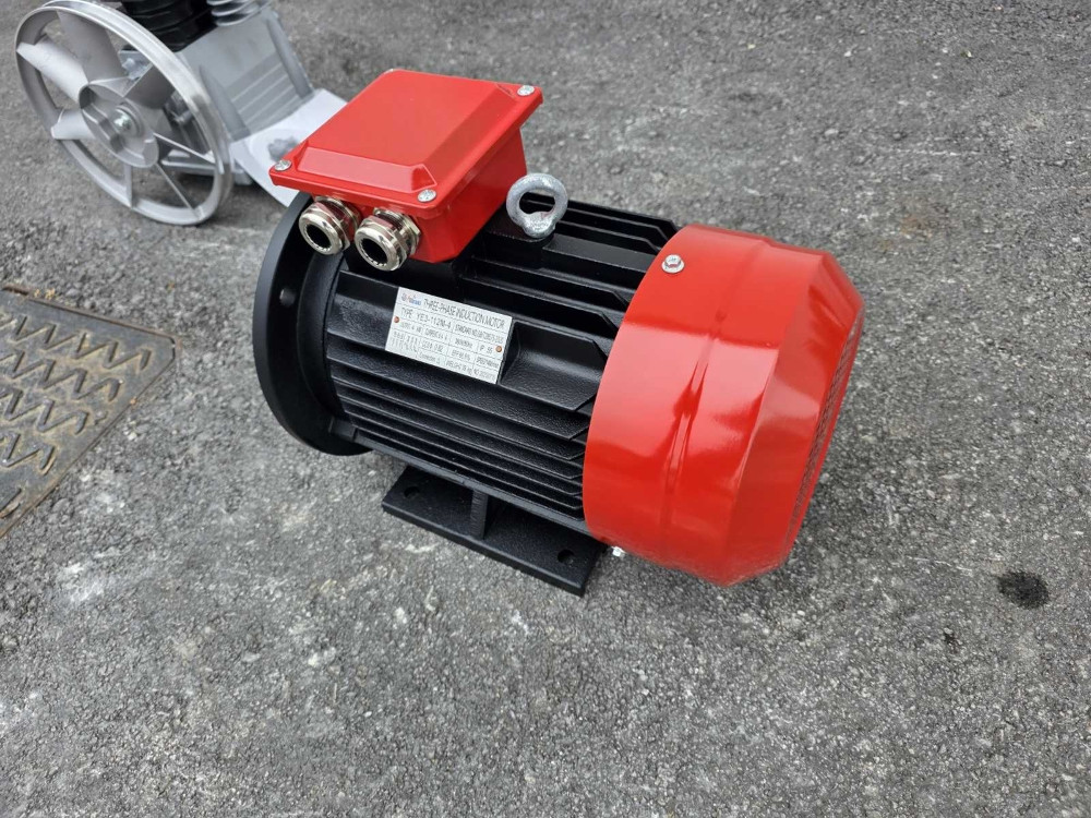 ELEKTRO MOTOR ELEKTROMOTOR 4 KW 4KW 1400 PRIRUBNICKI