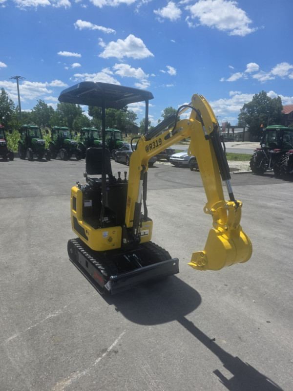 BAGER RIPPA ROVOKOPAC R319 DIZEL 1000KG 1T FIXNA RUKA