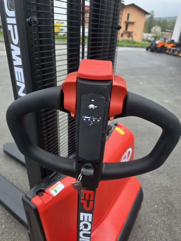 ELEKTRICNI VILJUSKAR PALETAR 3.9 EQUIPMENT DS3 1500KG STAKER