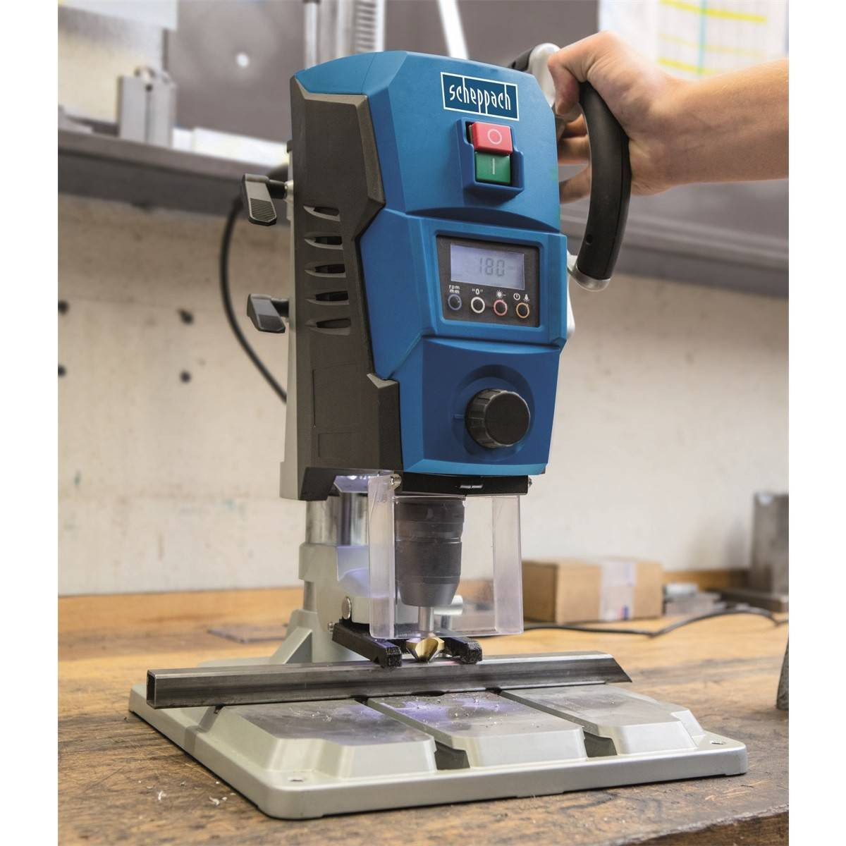 STUPNA BUŠILICA SA LASERSKIM CENTRIRANJEM  DP60