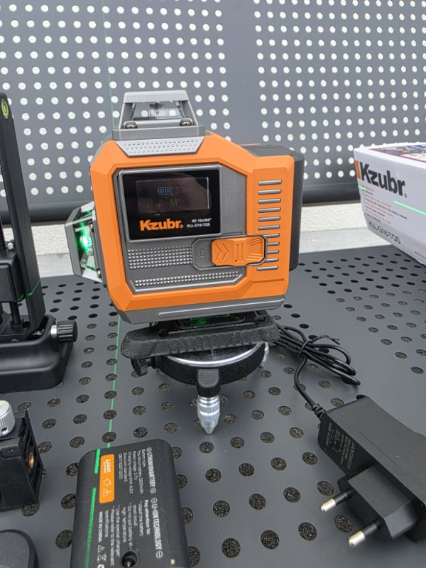 LASERSKI NIVELIR LASER KZUBR PROFI 360 STEPENI 100M 16 LINIJA