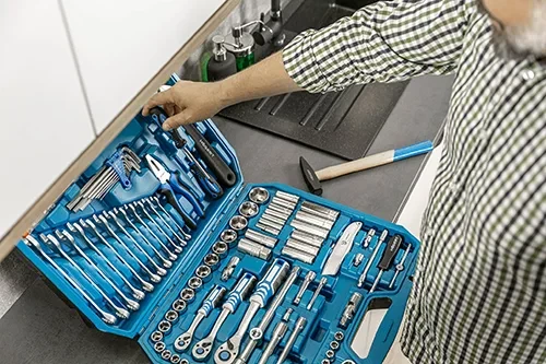 Set ručnih alata u koferu Hoegert 131-dijelni HT1R439