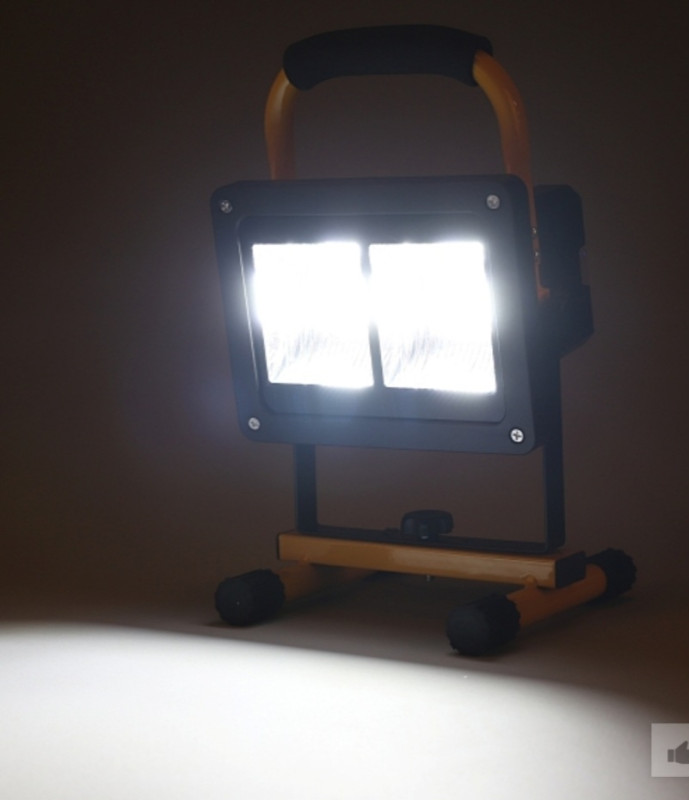 PRENOSNI LED REFLEKTOR