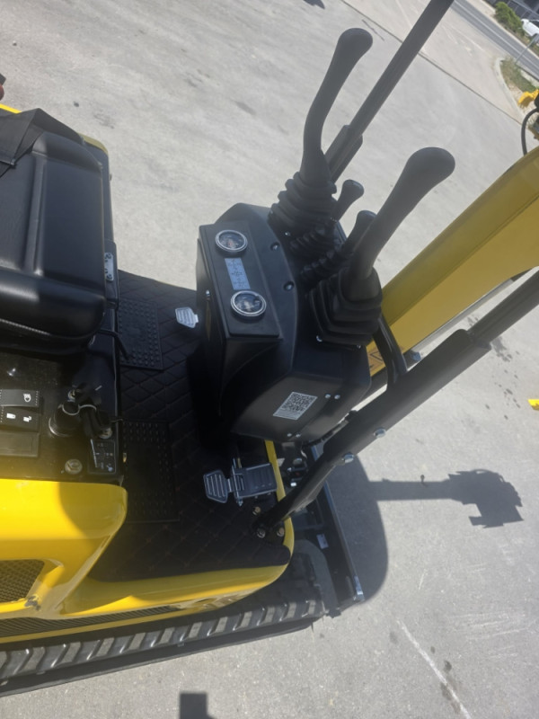 BAGER RIPPA ROVOKOPAC R319 DIZEL 1000KG 1T FIXNA RUKA