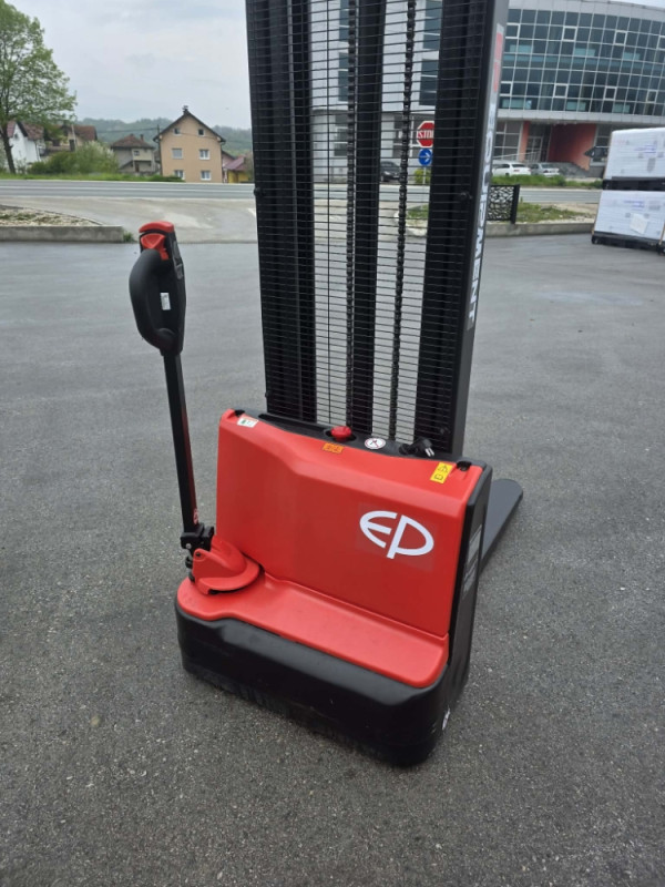 ELEKTRICNI VILJUSKAR PALETAR 3.9 EQUIPMENT DS3 1500KG STAKER