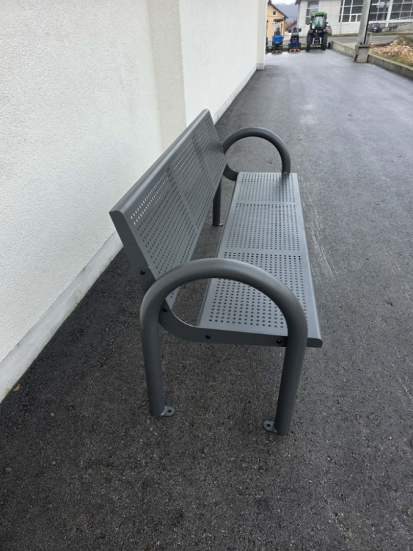 PARKOVSKA KLUPA ZA PARK CEKAONICU BOLNICU