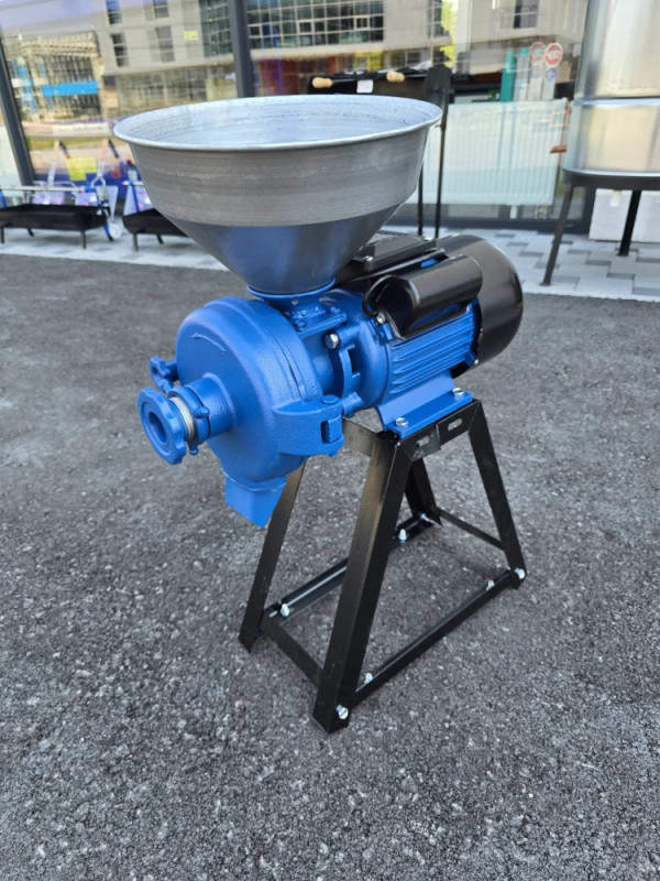 MLIN ZA KUKURUZ I BRASNO SENICU 2.6KW STRAUS AUSTRIA