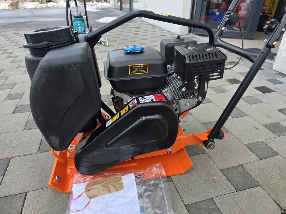 VIBRO PLOCA ZA NABIJANJE TERENA SNK GERMANY ZABA SA VODOM