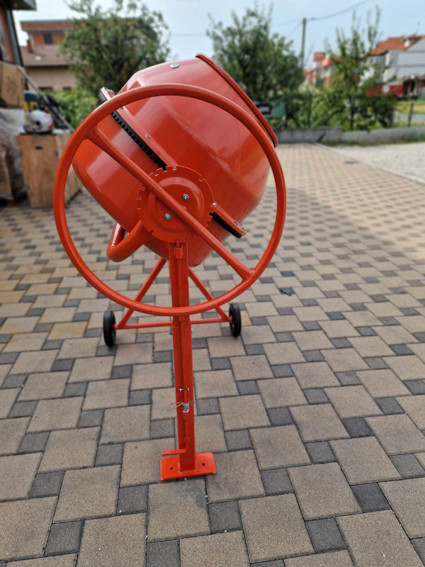 BENZINSKA MJESALICA ZA BETON 130L