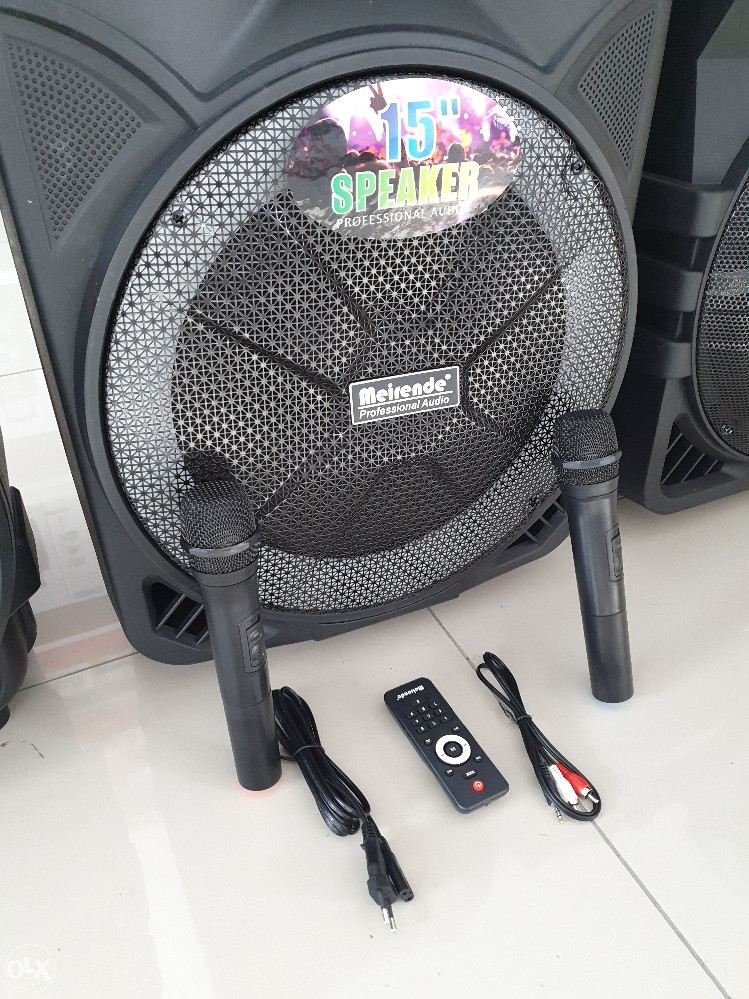 ZVUCNIK BLUETOOTH KARAOKE SA DVA MIKROFONA VELIKI VEOMA