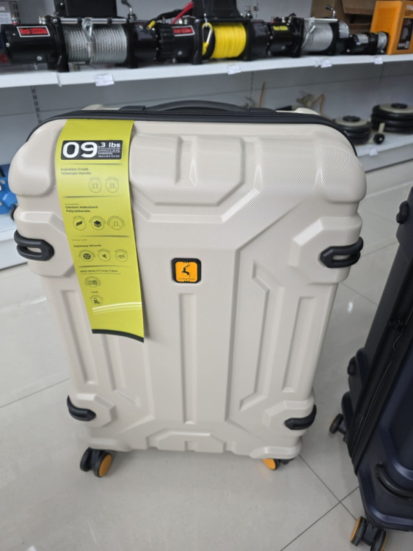 PUTNICKI KOFER KOFERI 24 I 20 INCI U SETU CARBON TRI BOJE