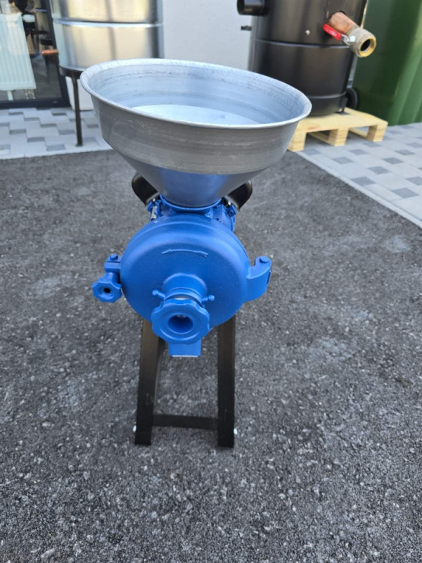 MLIN ZA KUKURUZ I BRASNO SENICU 2.6KW STRAUS AUSTRIA
