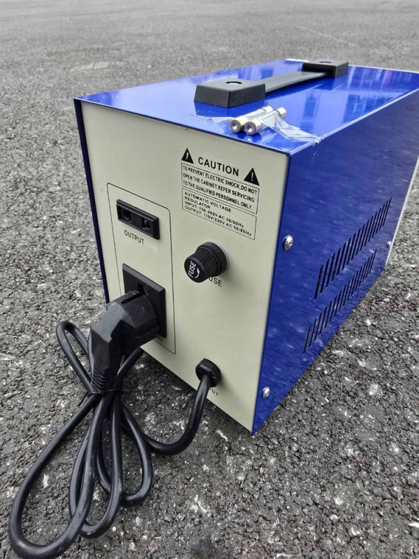 AUTOMATSKI STABILIZATOR NAPONA 1000W