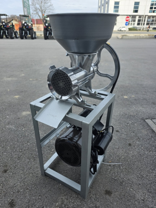 MASINA ZA MLJEVENJE MESA 1.5KW RUCNA I MOTORNA