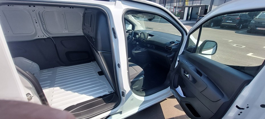 OPEL COMBO VAN L2 maxi 1.5D, 2026 Odmah dostupno