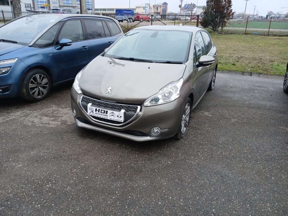 Peugeot 208 1.2 benzin 60 kw dijelovi djelovi delovi Pezo