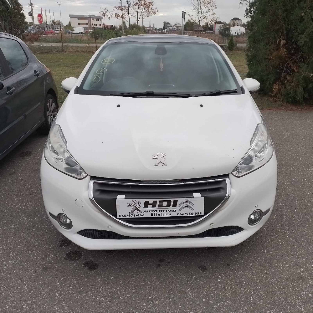 Hauba prednja znak brava Peugeot 208 pezo hauba