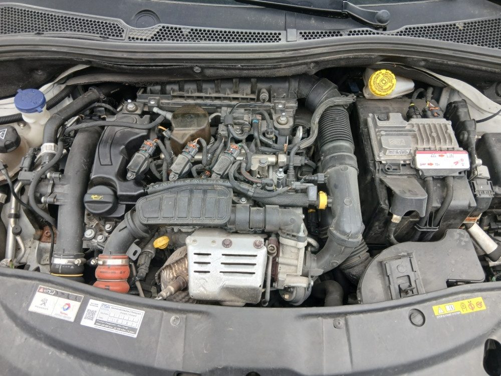 Peugeot 2008 Pezo 1.2 automatik 2016 god dijelovi djelovi delovi