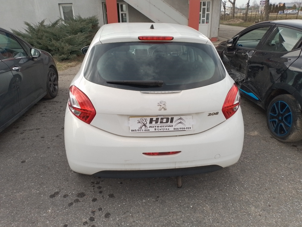 Peugeot 208 1.4 benzin 70 kw 2014 god dijelovi djelovi pezo