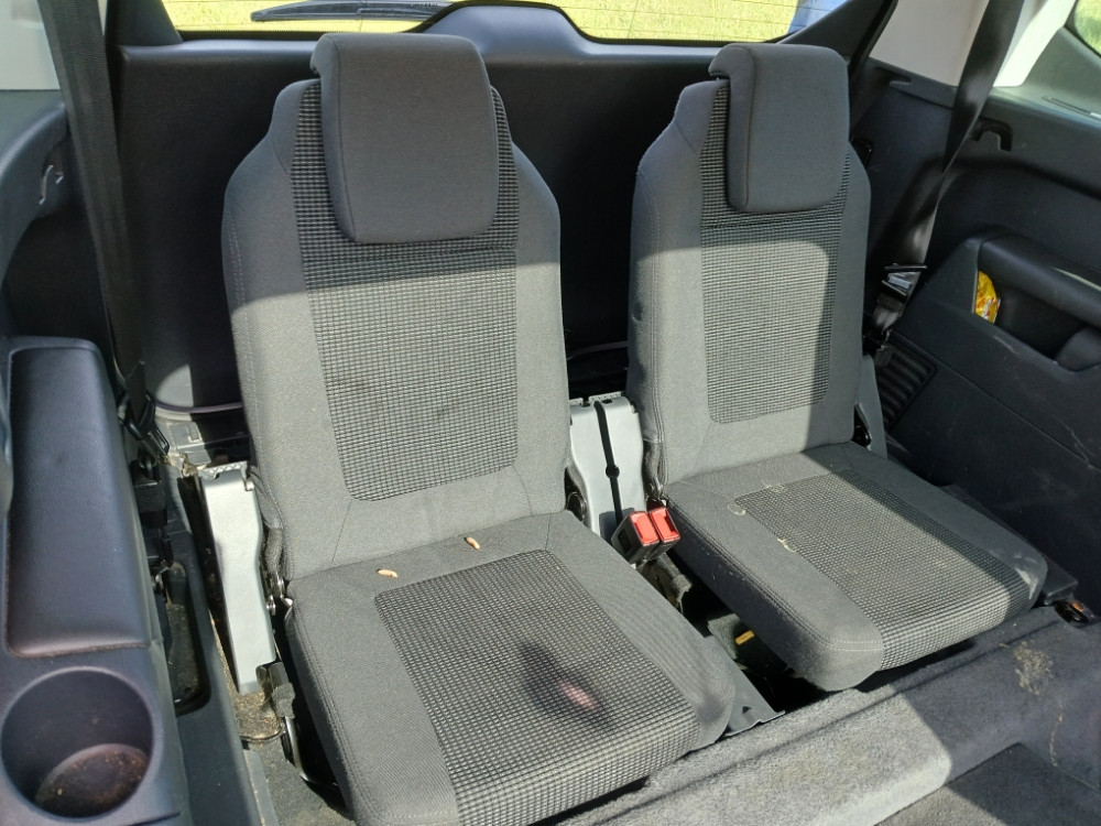 Peugeot 5008 Pezo 1.6 hdi 84 kw 2015 god dijelovi djelovi delovi